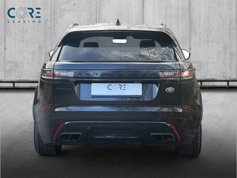Sortmetal Land Rover Range Rover Velar D300 R-Dynamic HSE aut. fra 2018 parkeret foran en betonmur. CORE Leasing A/S er eksperter i Land Rover leasing.