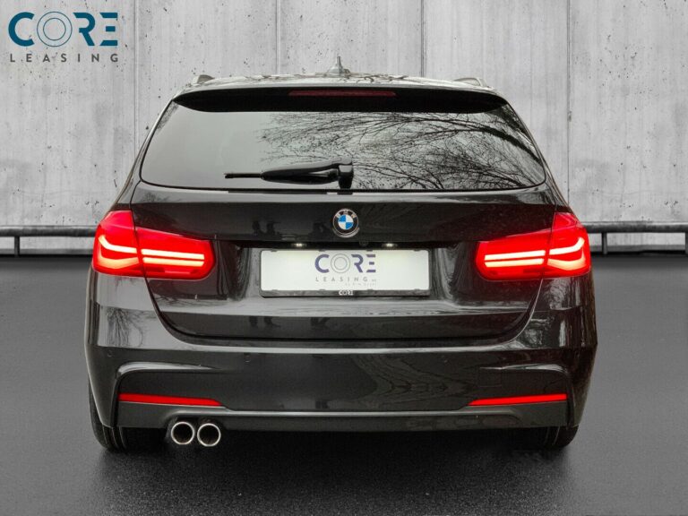 Sortmetal BMW 335d Touring xDrive aut. fra 2016 parkeret foran en betonmur. CORE Leasing A/S er eksperter i BMW leasing.