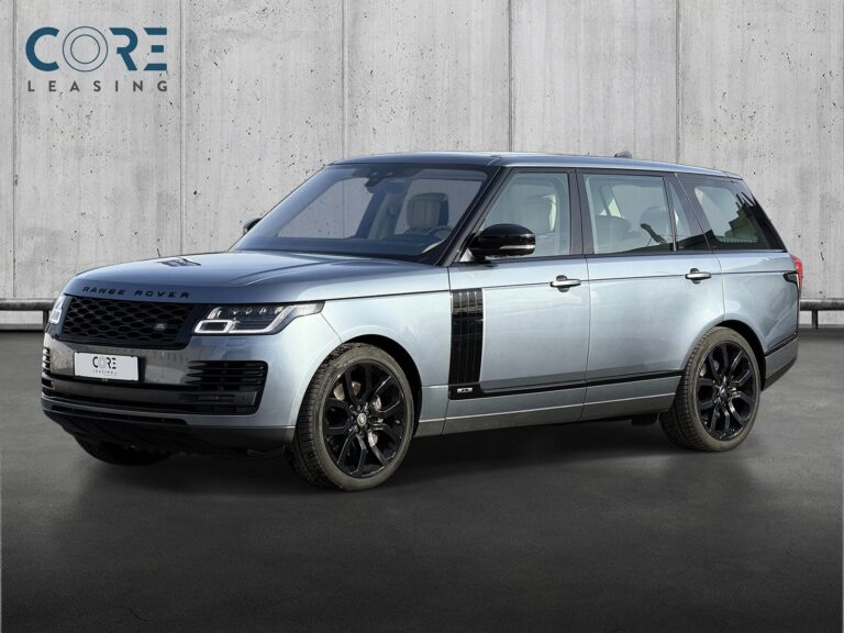 Blåmetal Land Rover Range Rover P525 Autobiography aut. LWB fra 2018 parkeret foran en betonmur. CORE Leasing A/S er eksperter i Land Rover leasing.