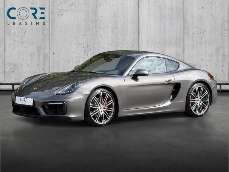 Gråmetal Porsche Cayman GTS PDK fra 2014 parkeret foran en betonmur. CORE Leasing A/S er eksperter i Porsche leasing.