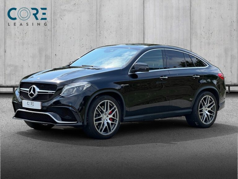 Sortmetal Mercedes GLE63 AMG S Coupé aut. 4Matic fra 2019 parkeret foran en betonmur. CORE Leasing A/S er eksperter i Mercedes leasing.