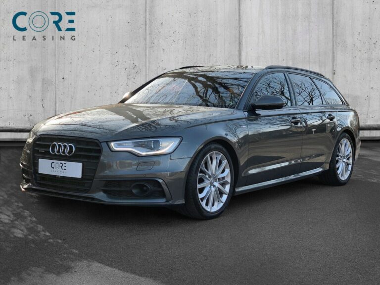 Gråmetal Audi A6 TDi 313 S-line Avant quattro Tiptr. fra 2014 parkeret foran en betonmur. CORE Leasing A/S er eksperter i Audi leasing.