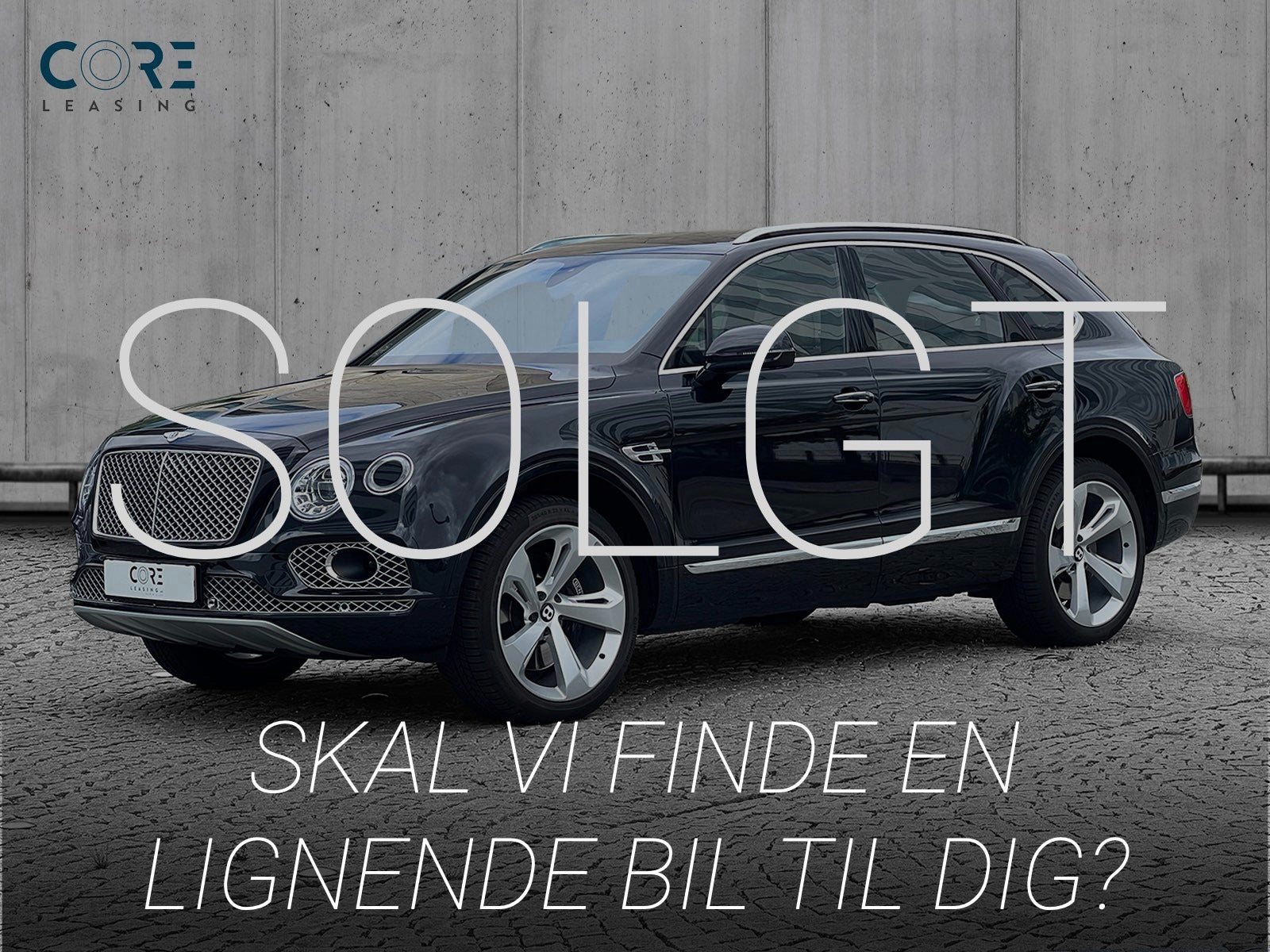 Sortmetal Bentley Bentayga W12 aut. fra 2017 parkeret foran en betonmur. CORE Leasing A/S er eksperter i Bentley leasing.