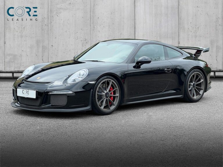 Sortmetal Porsche 911 GT3 Coupé PDK fra 2015 parkeret foran en betonmur. CORE Leasing A/S er eksperter i Porsche leasing.