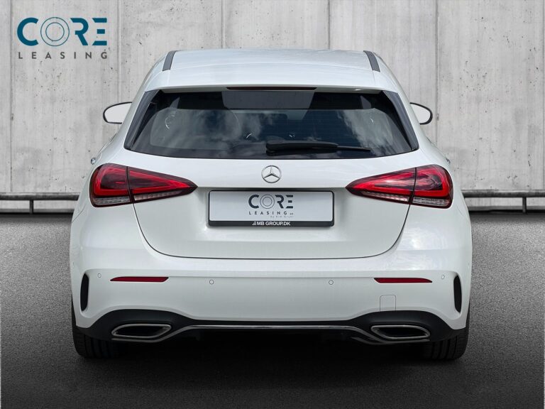 Hvid Mercedes A220 d AMG Line aut. fra 2020 parkeret foran en betonmur. CORE Leasing A/S er eksperter i Mercedes leasing.