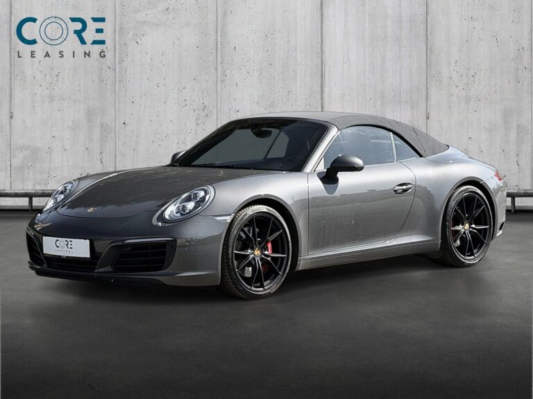 Gråmetal Porsche 911 Carrera S Cabriolet PDK fra 2016 parkeret foran en betonmur. CORE Leasing A/S er eksperter i Porsche leasing.