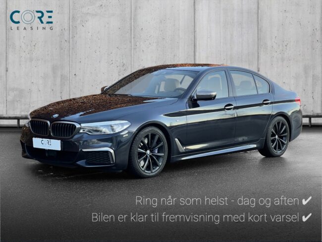 Sortmetal BMW M550i xDrive aut. fra 2016 parkeret foran en betonmur. CORE Leasing A/S er eksperter i BMW leasing.