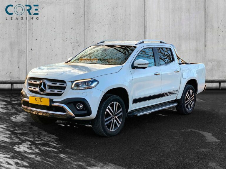 Hvidmetal Mercedes X250 d Power aut. 4Matic fra 2018 parkeret foran en betonmur. CORE Leasing A/S er eksperter i Mercedes leasing.
