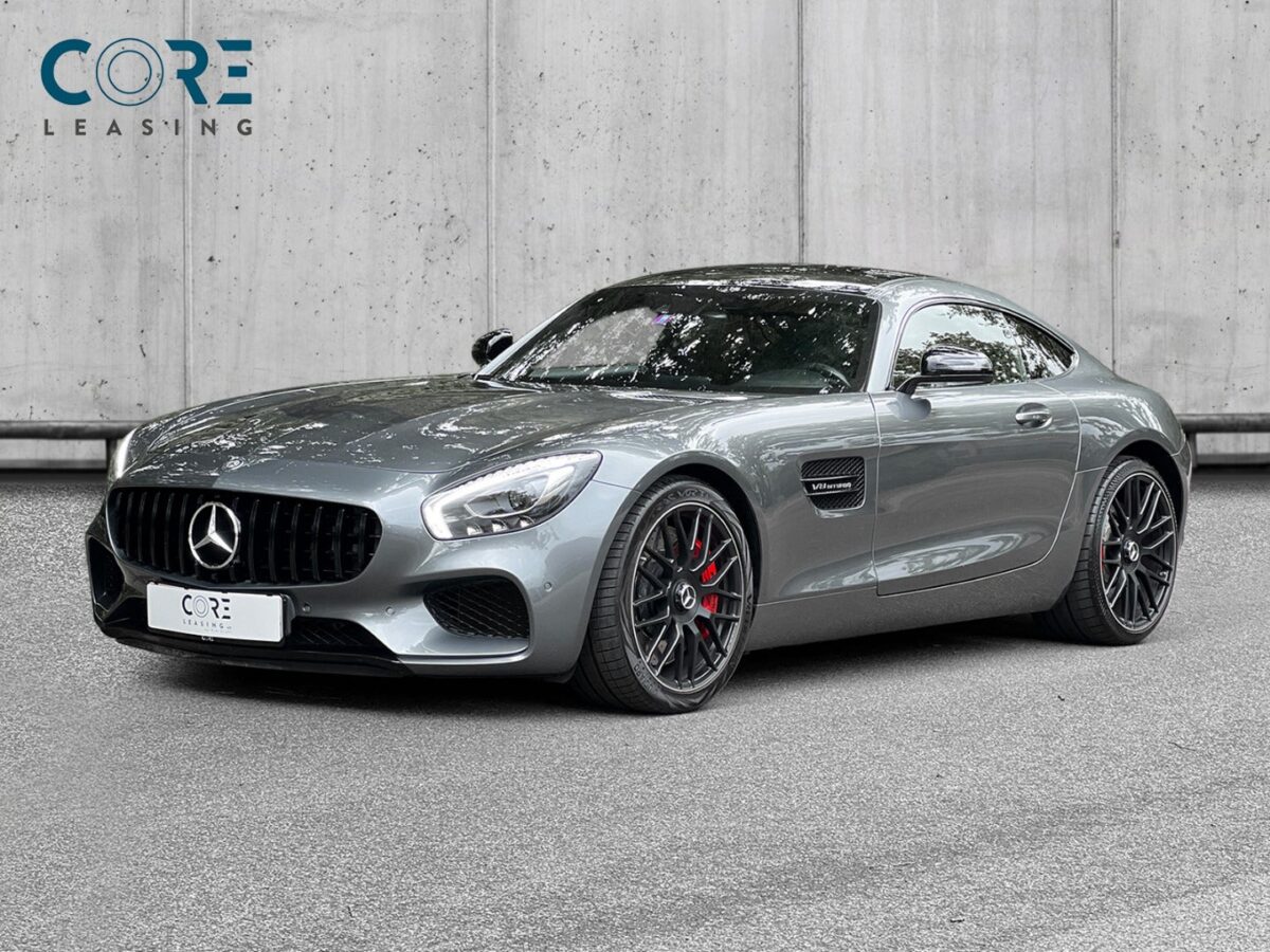 Gråmetal Mercedes AMG GT S aut. fra 2015 parkeret foran en betonmur. CORE Leasing A/S er eksperter i Mercedes leasing.