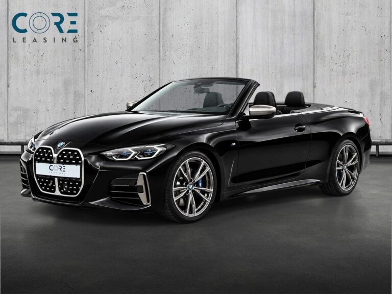Sortmetal BMW M440i Cabriolet xDrive aut. fra 2021 parkeret foran en betonmur. CORE Leasing A/S er eksperter i BMW leasing.