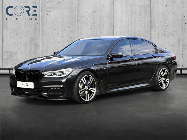 Sortmetal BMW 740i M-Sport aut. fra 2018 parkeret foran en betonmur. CORE Leasing A/S er eksperter i BMW leasing.