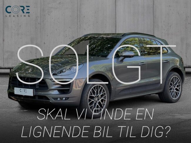 Gråmetal Porsche Macan S D PDK fra 2015 parkeret foran en betonmur. CORE Leasing A/S er eksperter i Porsche leasing.