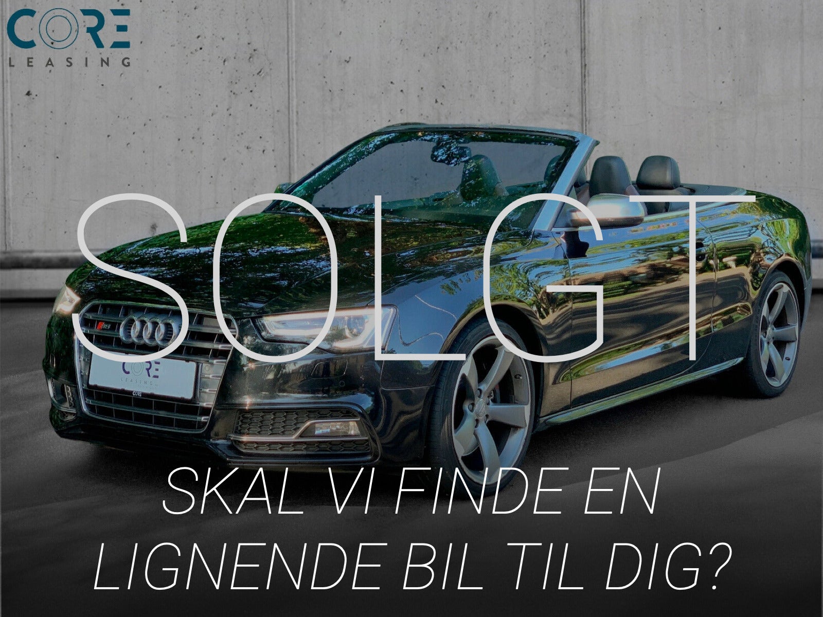 Sortmetal Audi S5 TFSi Cabriolet quattro S-tr. fra 2014 parkeret foran en betonmur. CORE Leasing A/S er eksperter i Audi leasing.