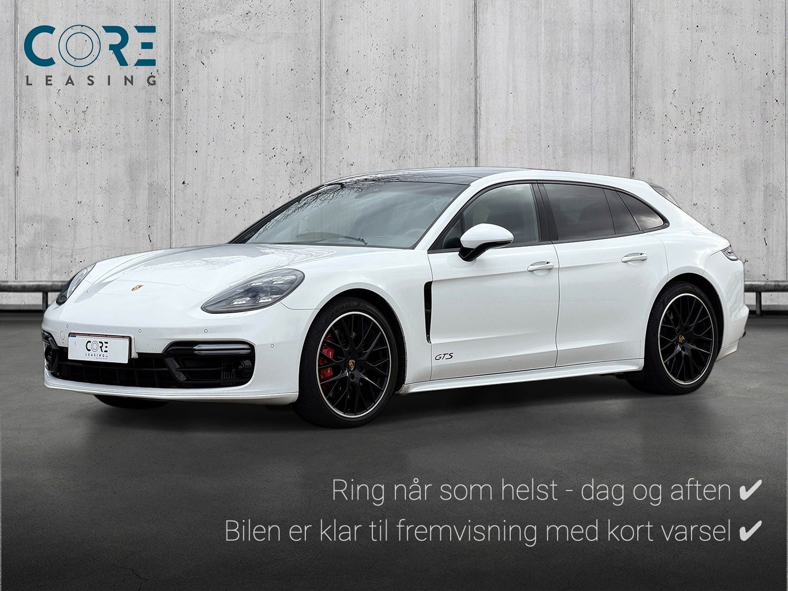 Hvid Porsche Panamera GTS Sport Turismo PDK fra 2020 parkeret foran en betonmur. CORE Leasing A/S er eksperter i Porsche leasing.