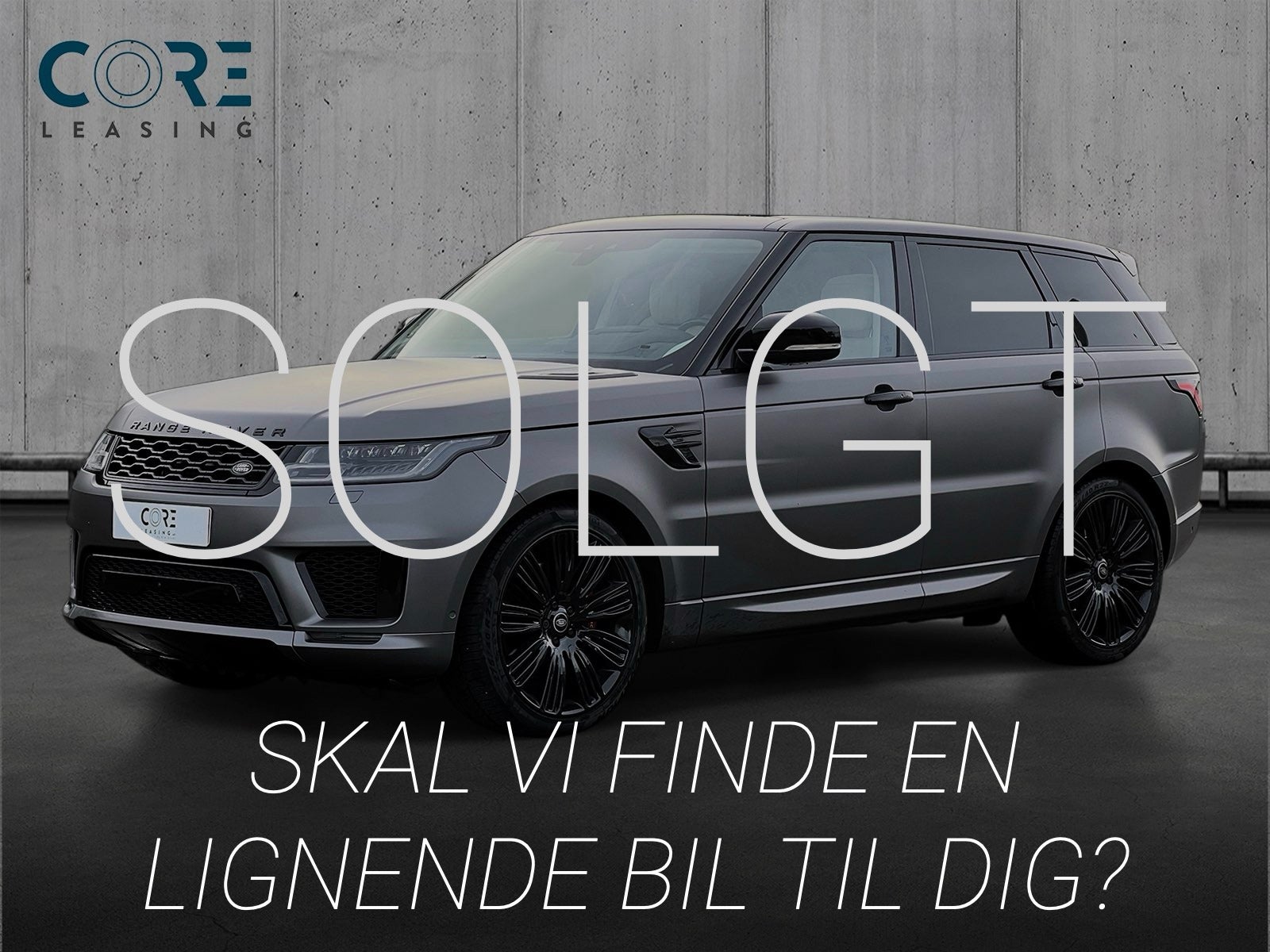 Gråmetal Land Rover Range Rover Sport P525 Autobiography Dynamic aut. fra 2019 parkeret foran en betonmur. CORE Leasing A/S er eksperter i Land Rover leasing.