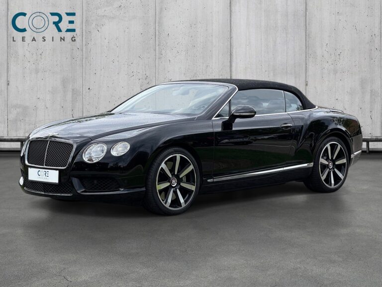 Sortmetal Bentley Continental GTC V8 aut. fra 2014 parkeret foran en betonmur. CORE Leasing A/S er eksperter i Bentley leasing.