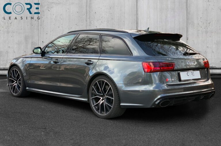 Gul Audi RS6 TFSi performance Avant quattro Tiptr. fra 2016 parkeret foran en betonmur. CORE Leasing A/S er eksperter i Audi leasing.