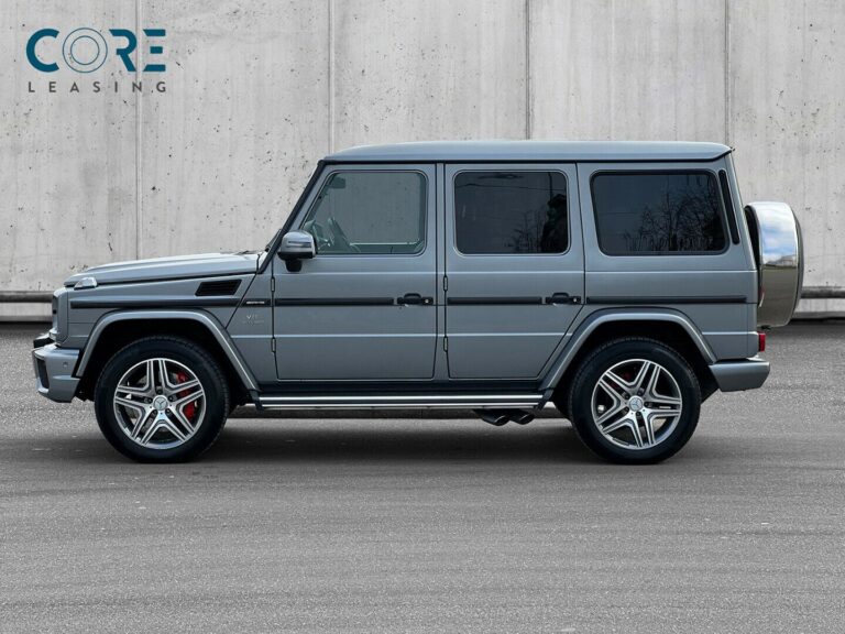Gråmetal Mercedes G63 AMG aut. fra 2018 parkeret foran en betonmur. CORE Leasing A/S er eksperter i Mercedes leasing.