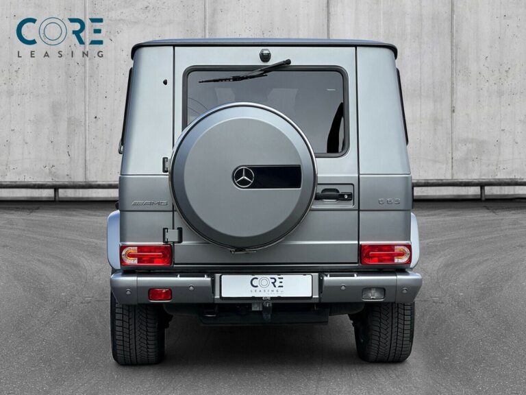 Gråmetal Mercedes G63 AMG aut. fra 2018 parkeret foran en betonmur. CORE Leasing A/S er eksperter i Mercedes leasing.