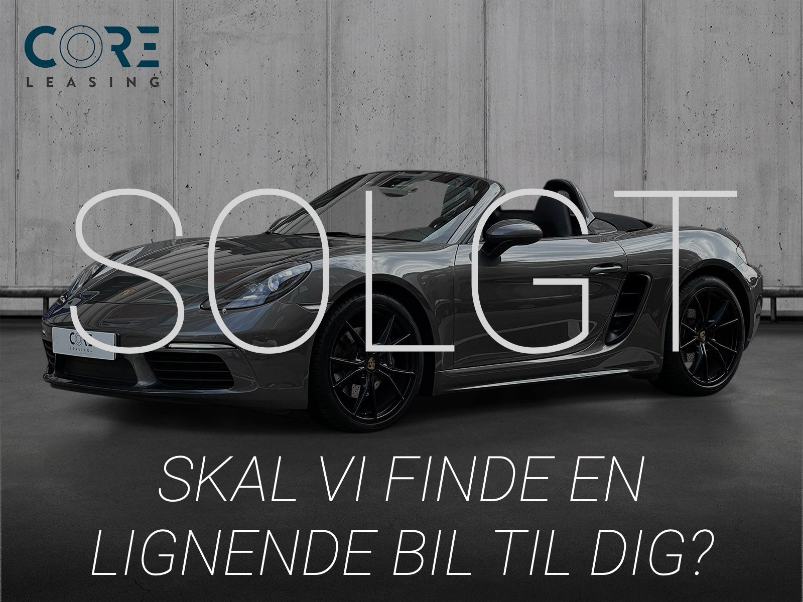 Gråmetal Porsche 718 Boxster PDK fra 2018 parkeret foran en betonmur. CORE Leasing A/S er eksperter i Porsche leasing.