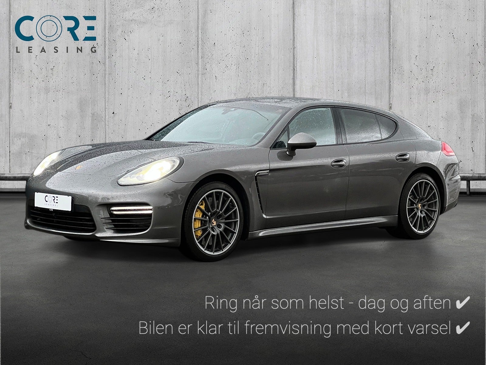 Gråmetal Porsche Panamera GTS PDK fra 2014 parkeret foran en betonmur. CORE Leasing A/S er eksperter i Porsche leasing.