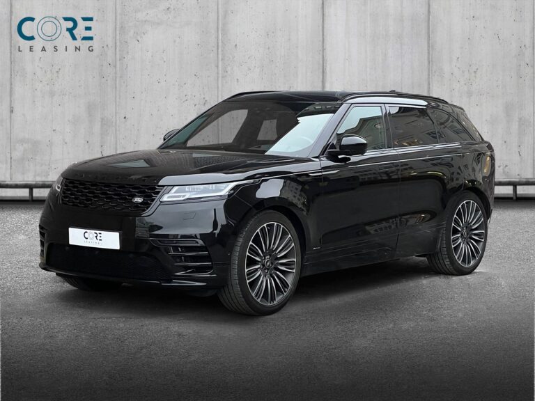 Sortmetal Land Rover Range Rover Velar P380 R-Dynamic HSE aut. fra 2018 parkeret foran en betonmur. CORE Leasing A/S er eksperter i Land Rover leasing.