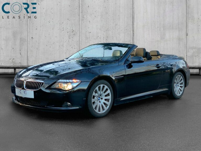 Sortmetal BMW 650i Cabriolet Steptr. fra 2010 parkeret foran en betonmur. CORE Leasing A/S er eksperter i BMW leasing.