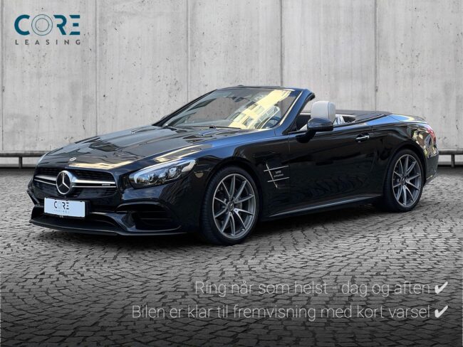 Sortmetal Mercedes SL63 AMG aut. fra 2017 parkeret foran en betonmur. CORE Leasing A/S er eksperter i Mercedes leasing.