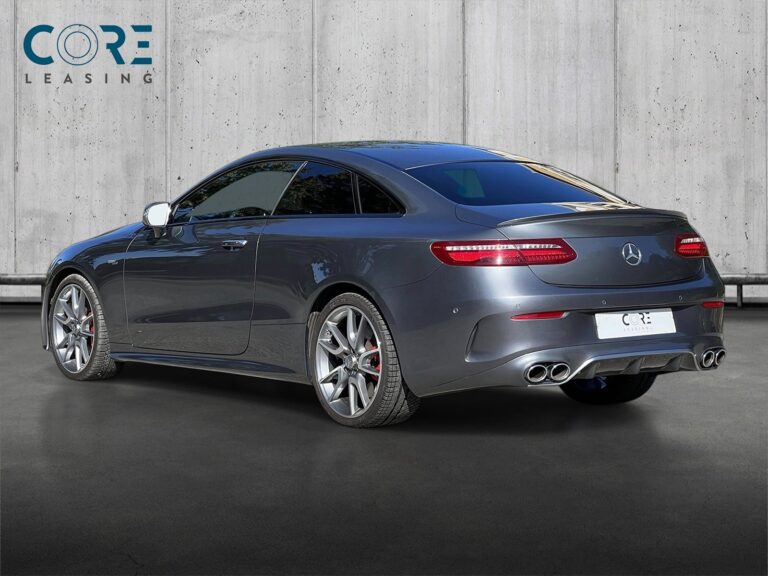 Gråmetal Mercedes E53 AMG Coupé aut. 4Matic+ fra 2018 parkeret foran en betonmur. CORE Leasing A/S er eksperter i Mercedes leasing.