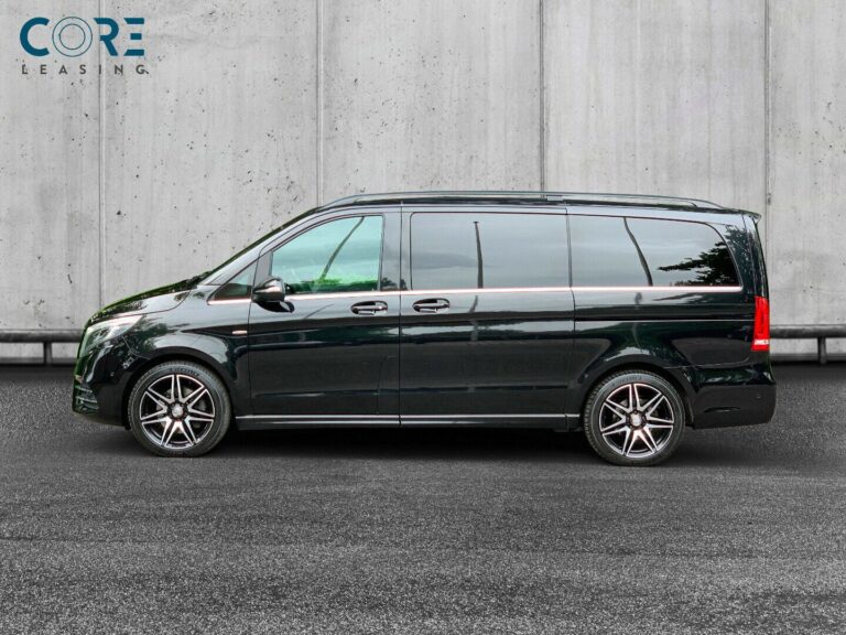 Sortmetal Mercedes V250 d Avantgarde aut. lang fra 2014 parkeret foran en betonmur. CORE Leasing A/S er eksperter i Mercedes leasing.