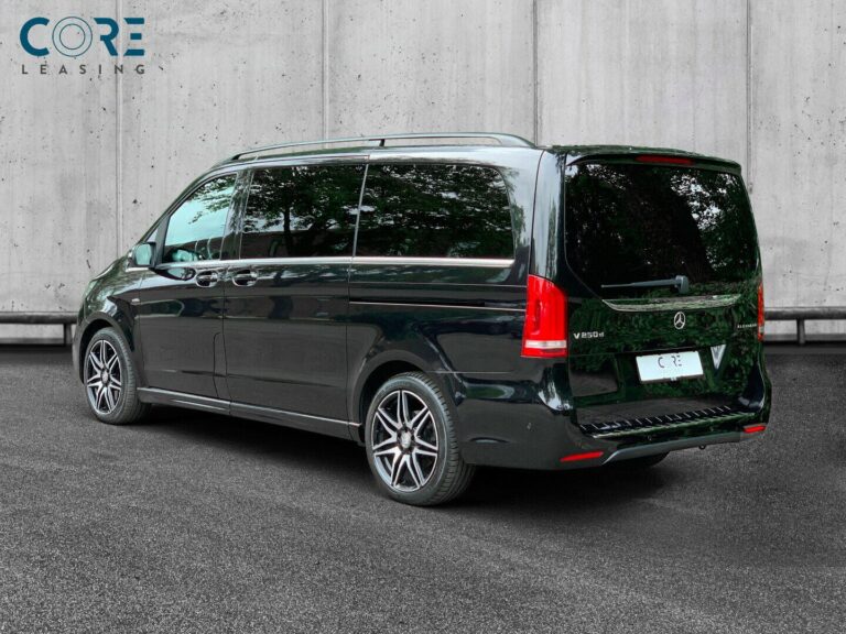 Sortmetal Mercedes V250 d Avantgarde aut. lang fra 2014 parkeret foran en betonmur. CORE Leasing A/S er eksperter i Mercedes leasing.