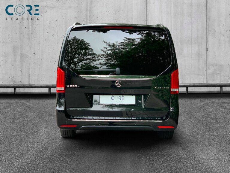 Sortmetal Mercedes V250 d Avantgarde aut. lang fra 2014 parkeret foran en betonmur. CORE Leasing A/S er eksperter i Mercedes leasing.