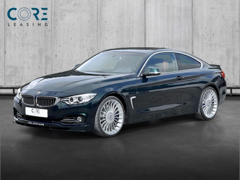 Grønmetal Alpina B4 Bi-turbo Coupé Sw-tr. fra 2016 parkeret foran en betonmur. CORE Leasing A/S er eksperter i Alpina leasing.