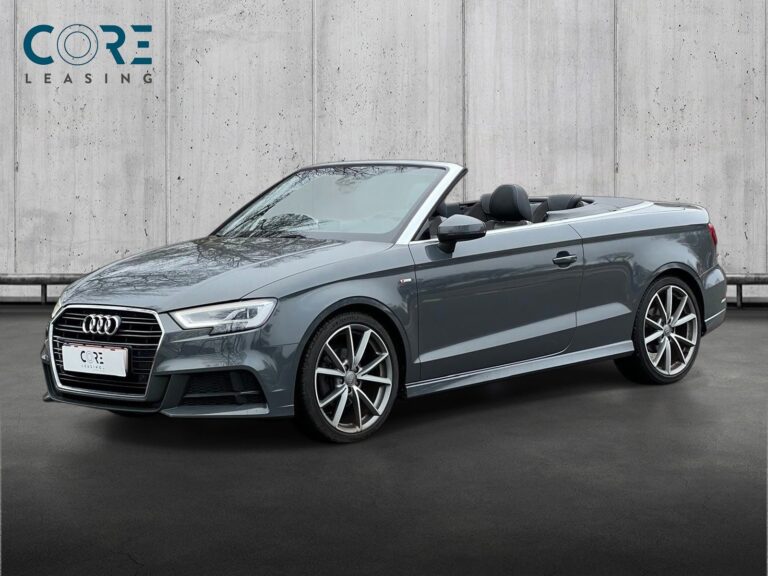Gråmetal Audi A3 TFSi 150 S-line Cabriolet S-tr. fra 2018 parkeret foran en betonmur. CORE Leasing A/S er eksperter i Audi leasing.