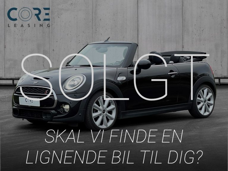 Sortmetal MINI Cooper S Cabriolet aut. fra 2018 parkeret foran en betonmur. CORE Leasing A/S er eksperter i MINI leasing.
