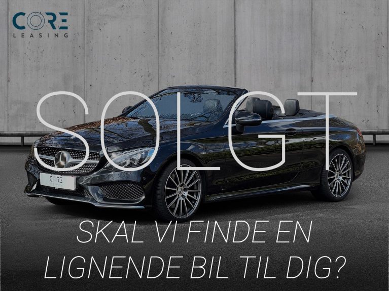 Sortmetal Mercedes C250 AMG Line Cabriolet aut. fra 2017 parkeret foran en betonmur. CORE Leasing A/S er eksperter i Mercedes leasing.