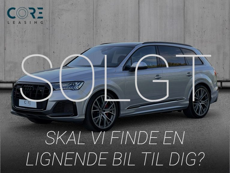Sølvmetal Audi SQ7 TDi quattro Tiptr. 7prs fra 2020 parkeret foran en betonmur. CORE Leasing A/S er eksperter i Audi leasing.