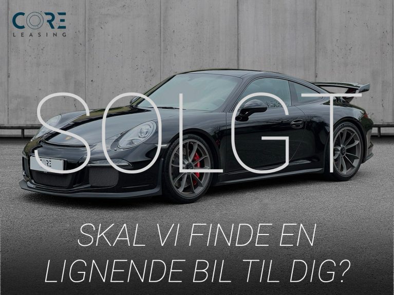 Sortmetal Porsche 911 GT3 Coupé PDK fra 2015 parkeret foran en betonmur. CORE Leasing A/S er eksperter i Porsche leasing.