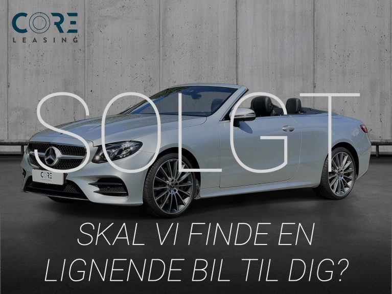 Sølvmetal Mercedes E400 AMG Line Cabriolet aut. 4Matic fra 2017 parkeret foran en betonmur. CORE Leasing A/S er eksperter i Mercedes leasing.
