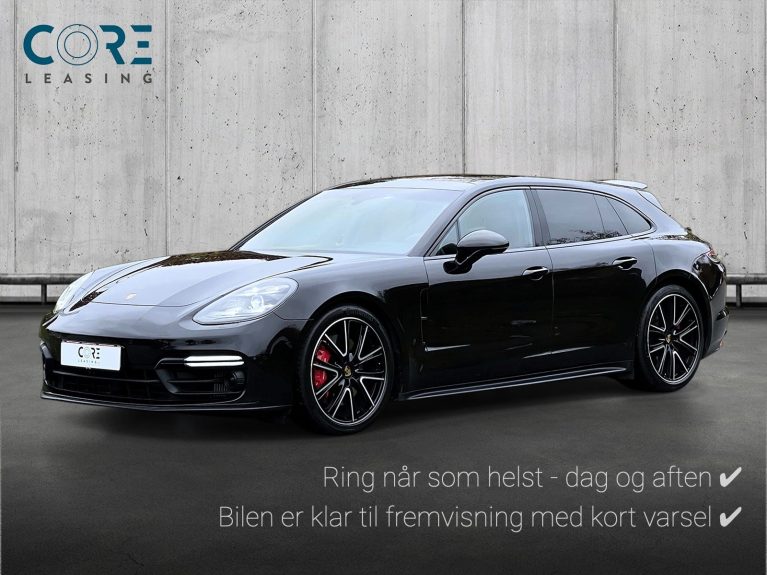 Sortmetal Porsche Panamera GTS Sport Turismo PDK fra 2019 parkeret foran en betonmur. CORE Leasing A/S er eksperter i Porsche leasing.