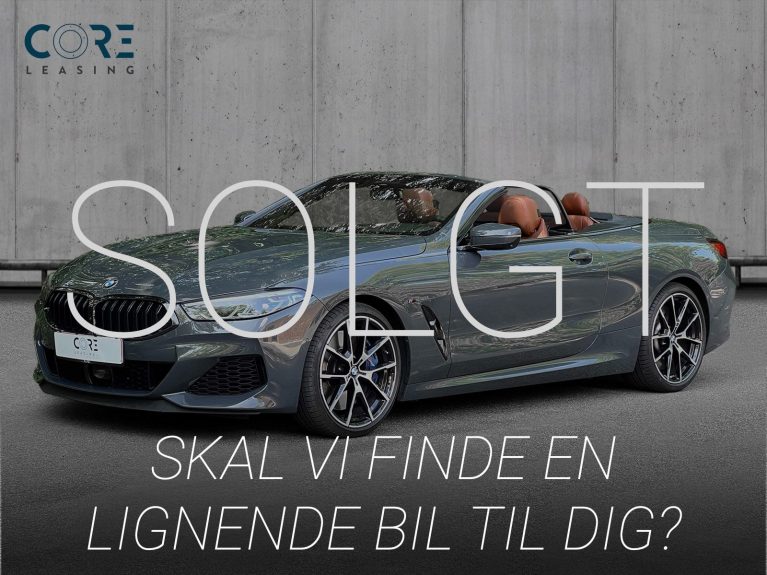 Gråmetal BMW M850i Cabriolet xDrive aut. fra 2019 parkeret foran en betonmur. CORE Leasing A/S er eksperter i BMW leasing.
