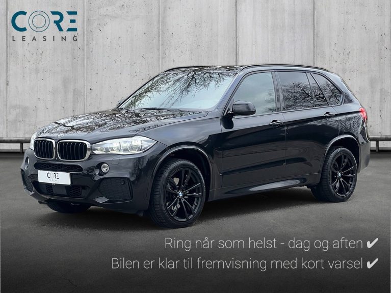 Sortmetal BMW X5 xDrive30d aut. fra 2015 parkeret foran en betonmur. CORE Leasing A/S er eksperter i BMW leasing.