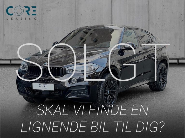 Sortmetal BMW X6 xDrive30d aut. fra 2016 parkeret foran en betonmur. CORE Leasing A/S er eksperter i BMW leasing.