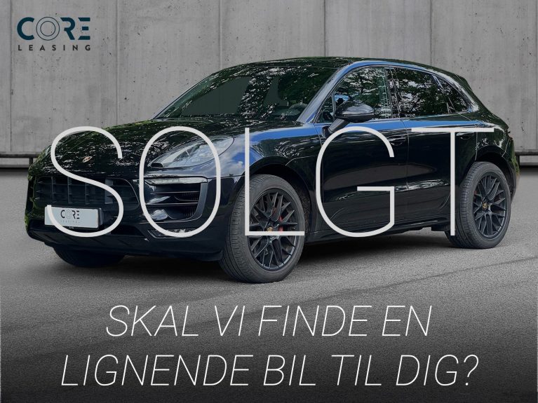 Sortmetal Porsche Macan GTS PDK fra 2016 parkeret foran en betonmur. CORE Leasing A/S er eksperter i Porsche leasing.