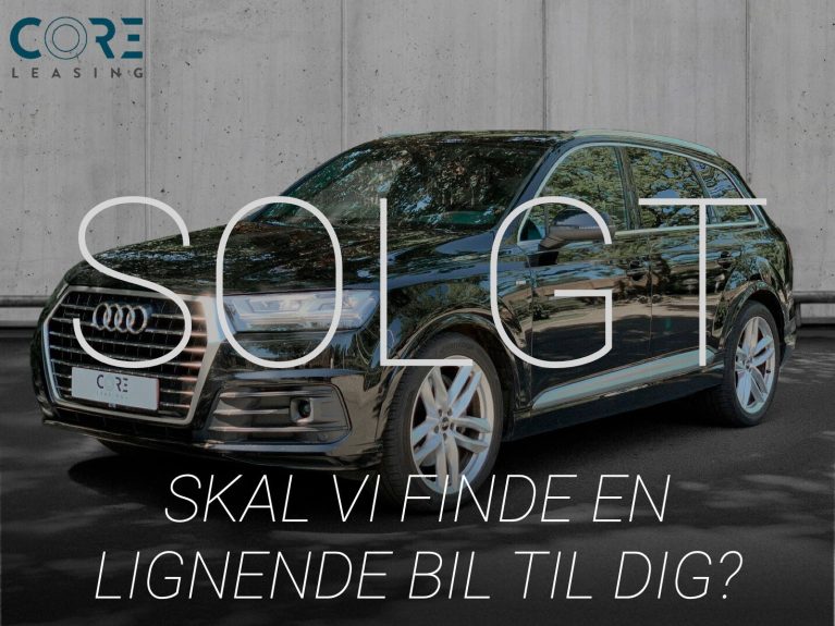 Sortmetal Audi Q7 TDi 272 S-line quattro Tiptr. 7prs fra 2016 parkeret foran en betonmur. CORE Leasing A/S er eksperter i Audi leasing.