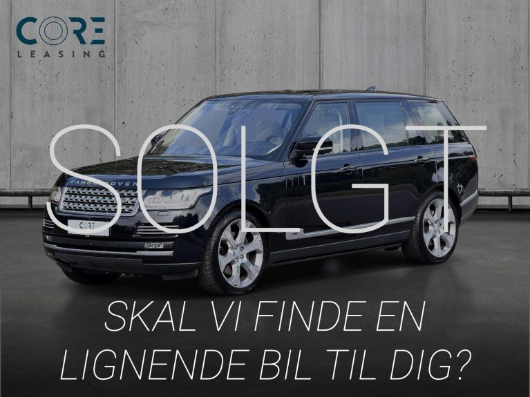 Sortmetal Land Rover Range Rover SCV8 Autobiography aut. LWB fra 2017 parkeret foran en betonmur. CORE Leasing A/S er eksperter i Land Rover leasing.