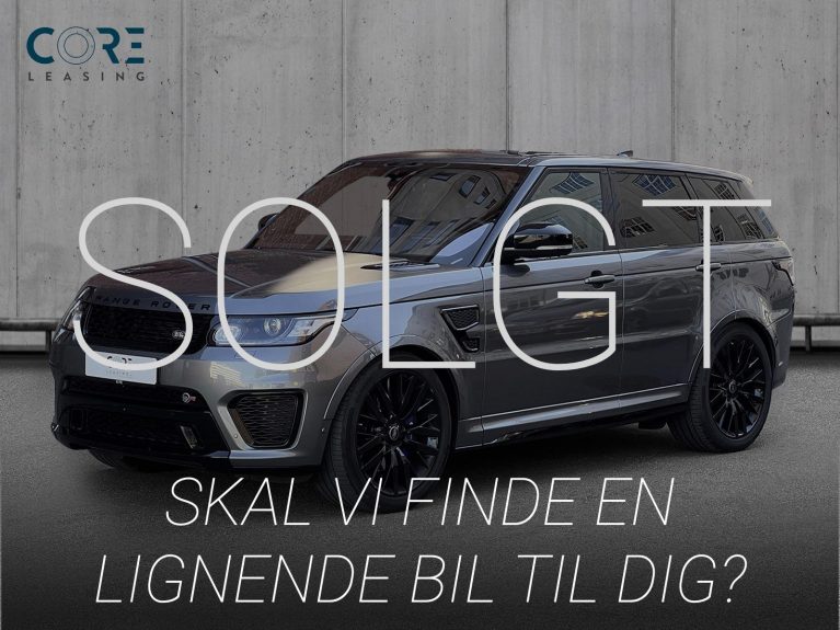 Gråmetal Land Rover Range Rover Sport SCV8 SVR aut. fra 2017 parkeret foran en betonmur. CORE Leasing A/S er eksperter i Land Rover leasing.