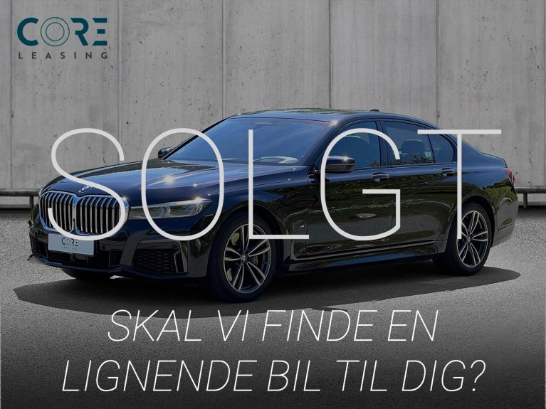 Sortmetal BMW 740d xDrive aut. fra 2019 parkeret foran en betonmur. CORE Leasing A/S er eksperter i BMW leasing.