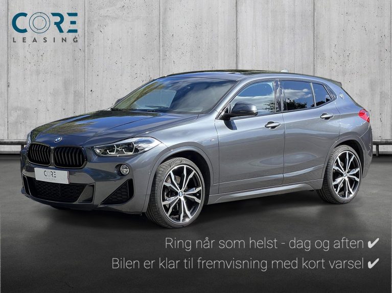 Gråmetal BMW X2 sDrive20i M-Sport aut. fra 2019 parkeret foran en betonmur. CORE Leasing A/S er eksperter i BMW leasing.
