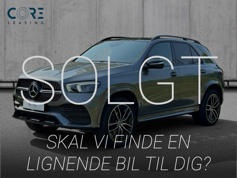 Gråmetal Mercedes GLE350 de AMG Line aut. 4Matic fra 2021 parkeret foran en betonmur. CORE Leasing A/S er eksperter i Mercedes leasing.